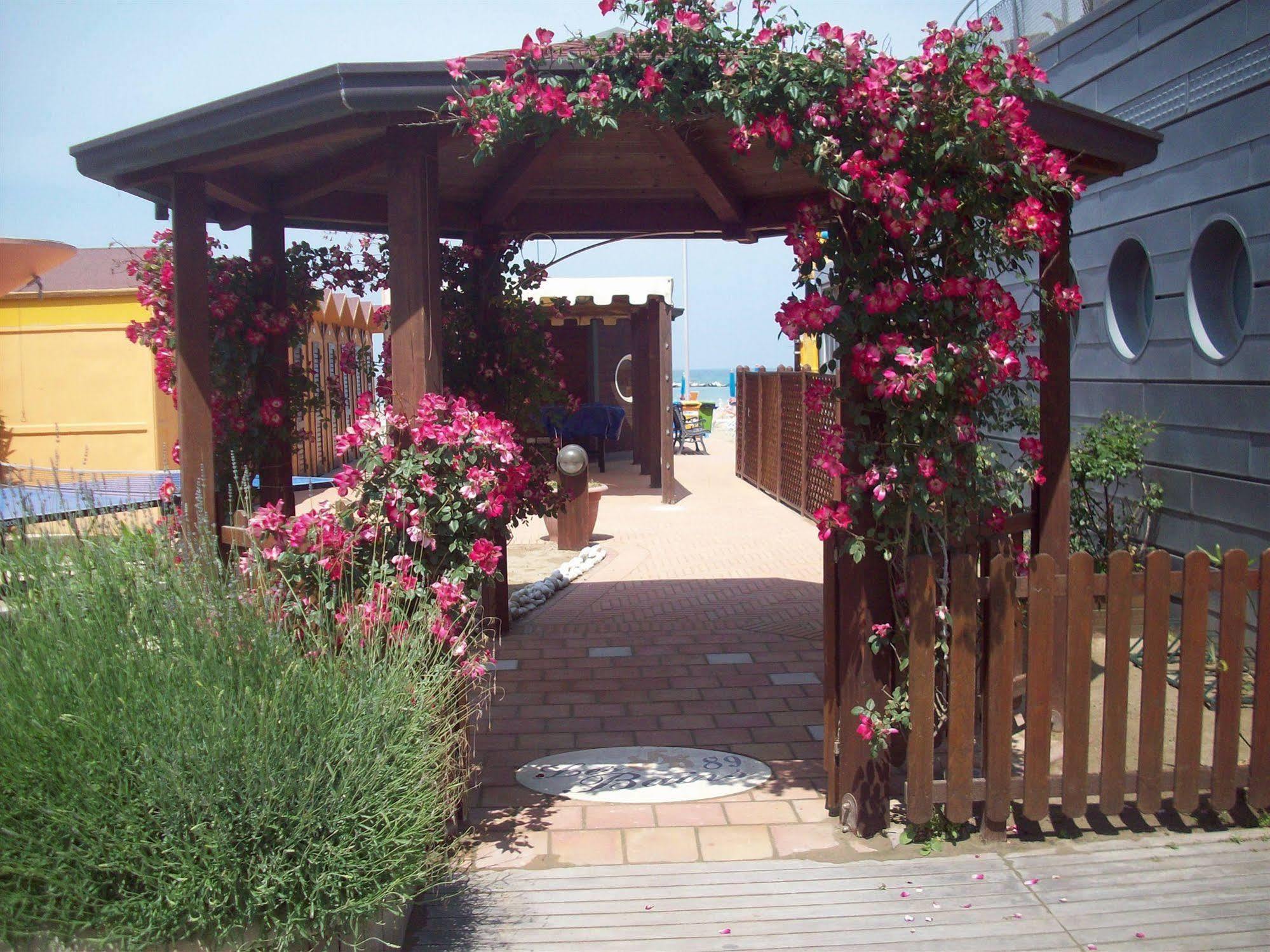 Hotel Des Bains Cattolica Exterior foto